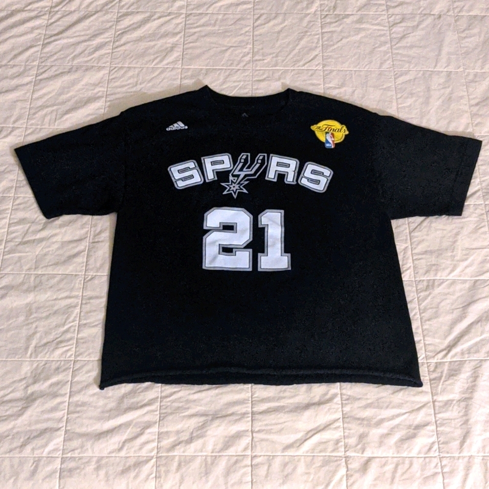 Tim Duncan 21 Adidas cropped tee w/Finals patch